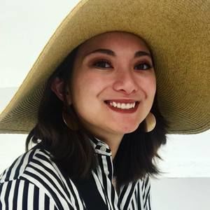 Meet your Posher, Larissa